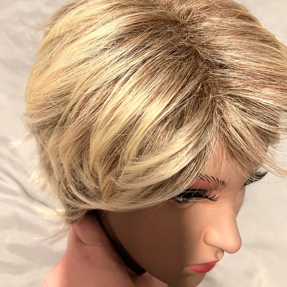 3 New Blonde and Brown pixie style synthetic wigs. - Picture 15 of 16